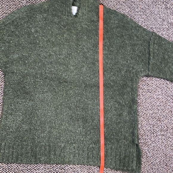 A new day Olive heather green sweater sz small nwt - Picture 4 of 4